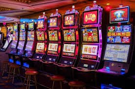 Feature cards section for apk 9999 mobile gaming and privacy overview